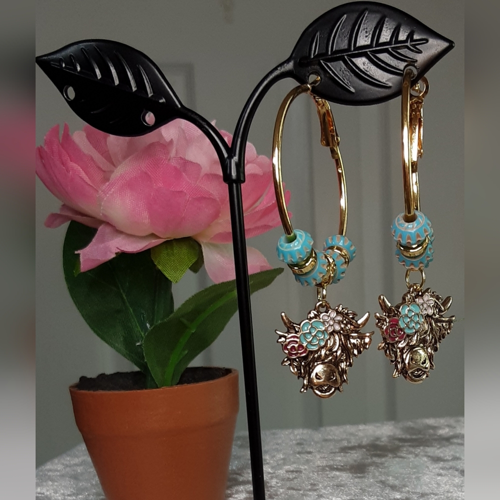 Handmade Highland Cow Beaded Earrings Goldtone